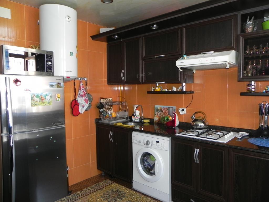 Comfortable Apartment In Батуми Экстерьер фото