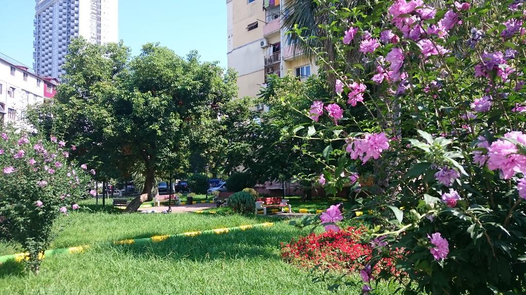 Comfortable Apartment In Батуми Экстерьер фото